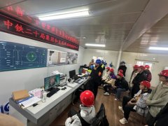 工现场的手艺专家特地预备了一场活泼的